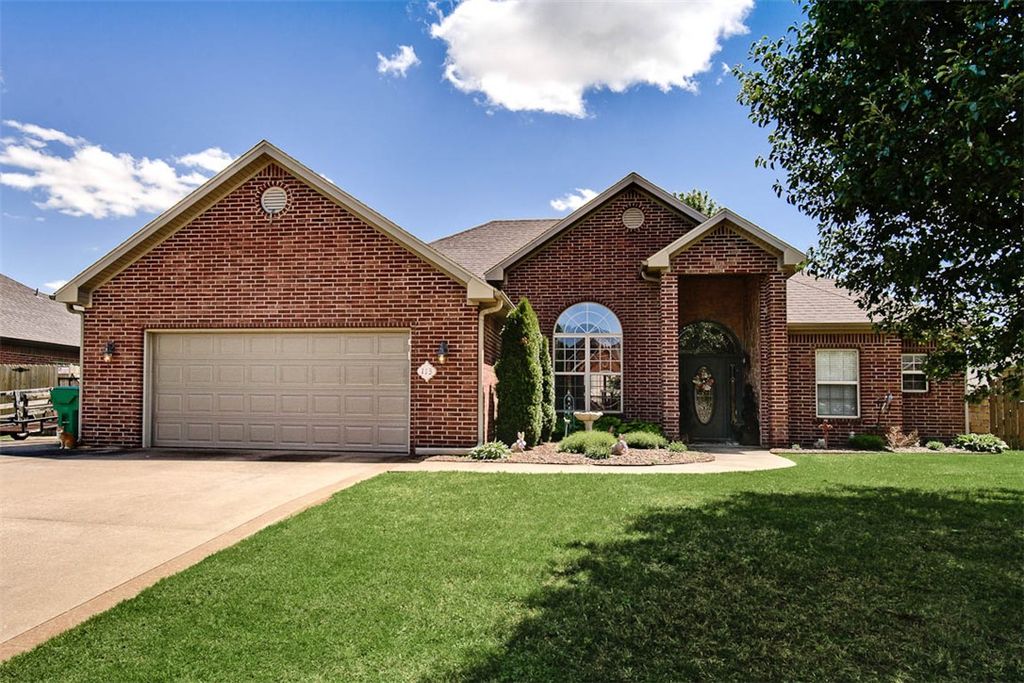 113 Skinner Street, Centerton, AR 72719