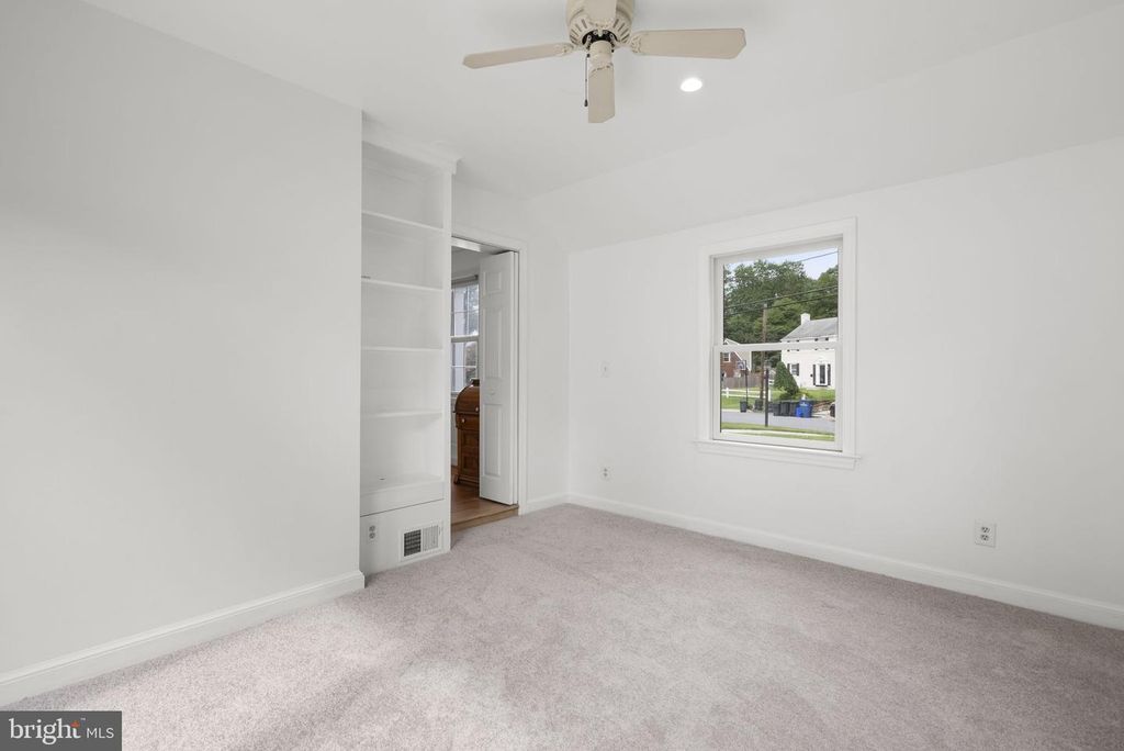 Image 11 of property listing at 10511 LORAIN AVE, Silver Spring, MD 20901