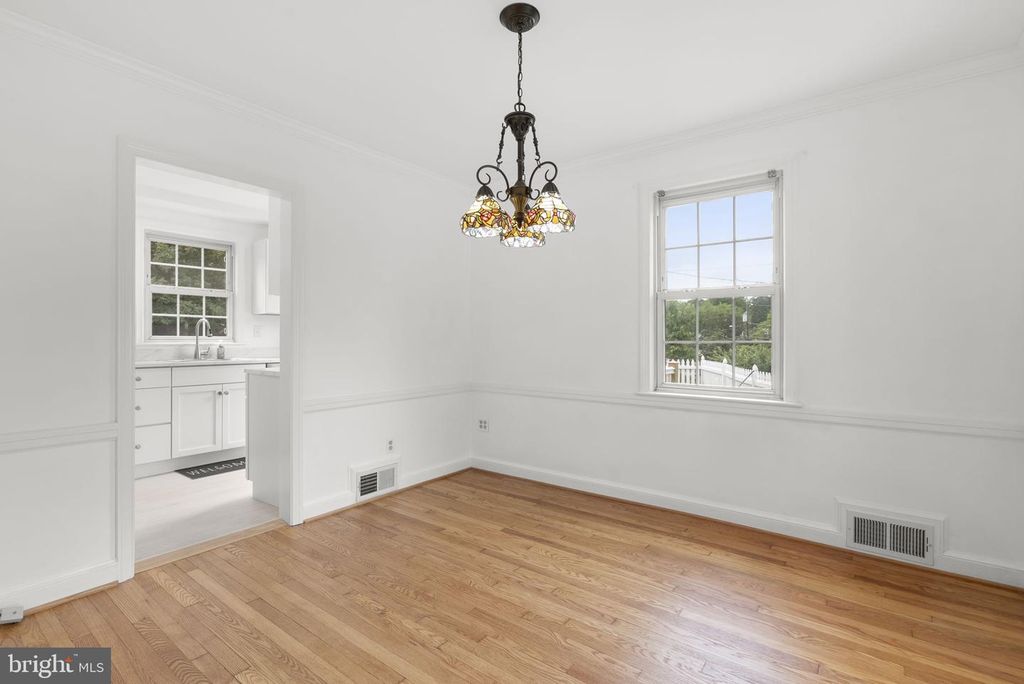 Image 13 of property listing at 10511 LORAIN AVE, Silver Spring, MD 20901