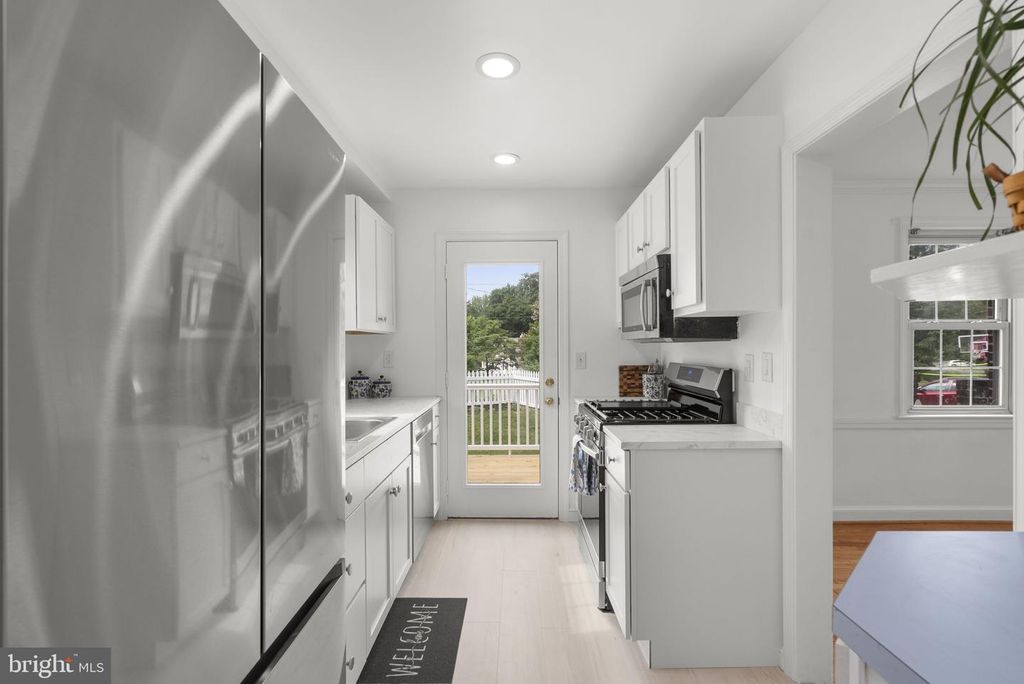 Image 18 of property listing at 10511 LORAIN AVE, Silver Spring, MD 20901