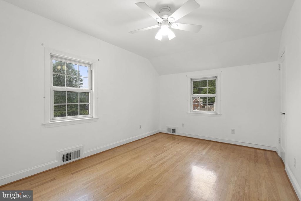 Image 23 of property listing at 10511 LORAIN AVE, Silver Spring, MD 20901