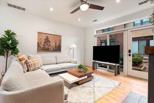 1801 W Diversey Parkway 23, Chicago, IL 60614