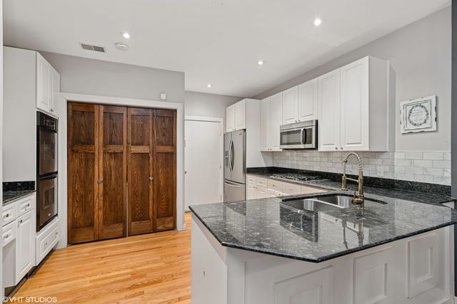 1801 W Diversey Parkway 23, Chicago, IL 60614