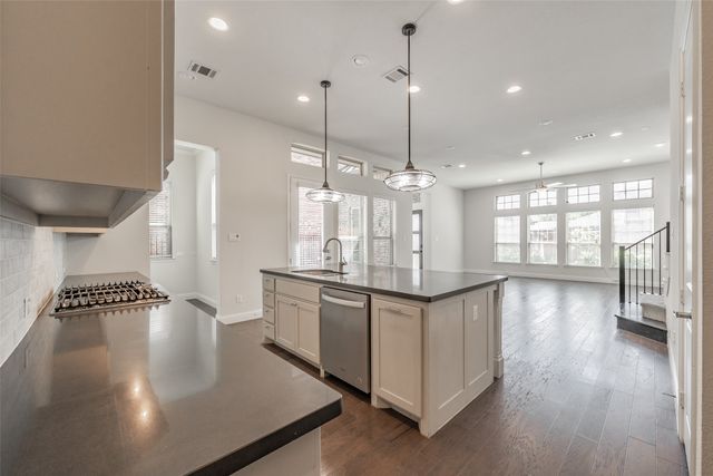 8075 Sunflower Lane, Dallas, TX 75252