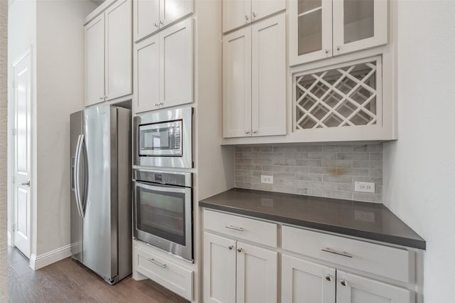 8075 Sunflower Lane, Dallas, TX 75252