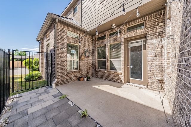 8075 Sunflower Lane, Dallas, TX 75252