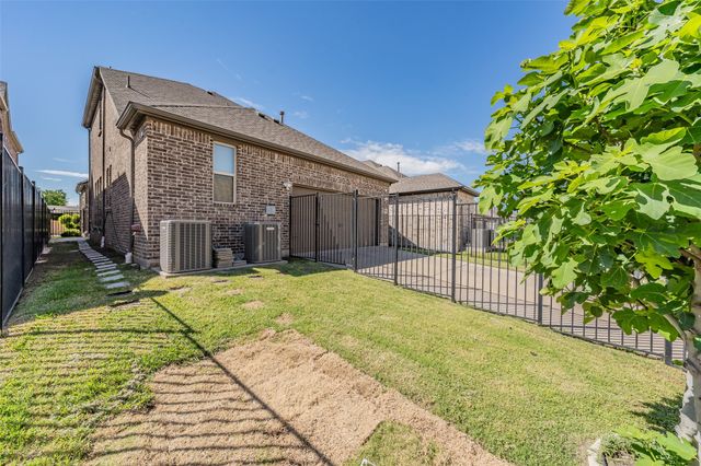 8075 Sunflower Lane, Dallas, TX 75252