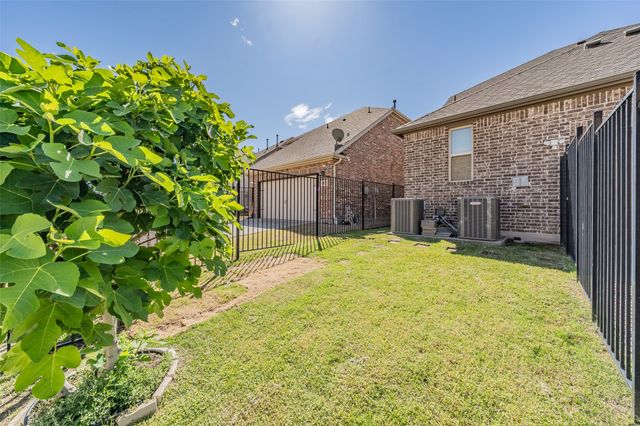 8075 Sunflower Lane, Dallas, TX 75252