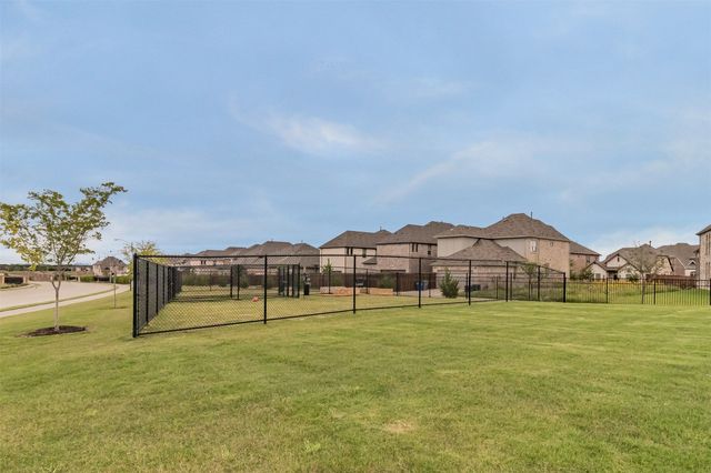 8075 Sunflower Lane, Dallas, TX 75252