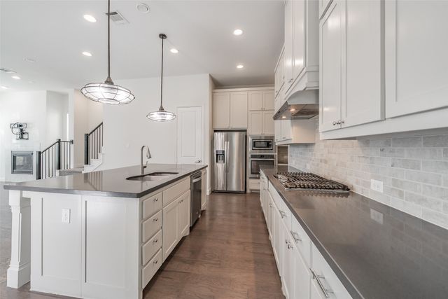 8075 Sunflower Lane, Dallas, TX 75252