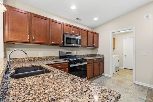 3038 Mahogany Run Circle NW, North Canton, OH 44720