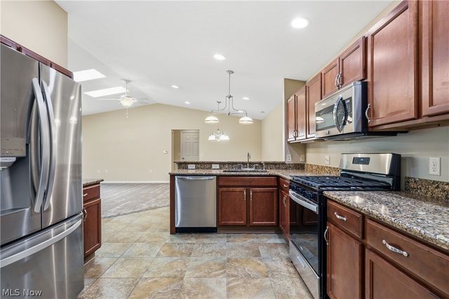 3038 Mahogany Run Circle NW, North Canton, OH 44720