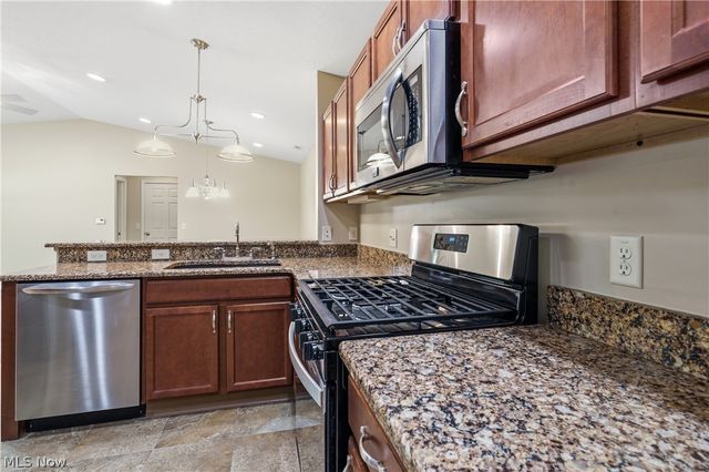 3038 Mahogany Run Circle NW, North Canton, OH 44720