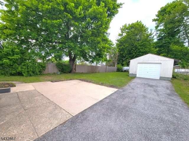 35 Butler St, Franklin Boro, NJ 07416