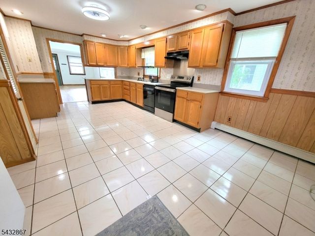 35 Butler St, Franklin Boro, NJ 07416
