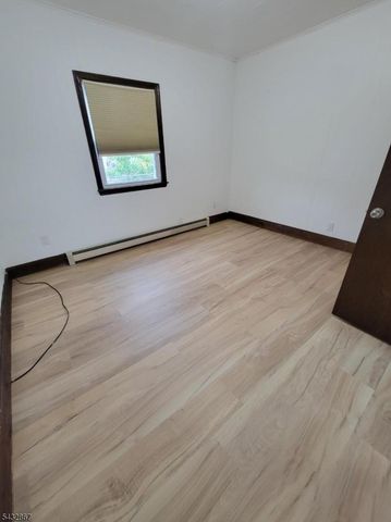 35 Butler St, Franklin Boro, NJ 07416