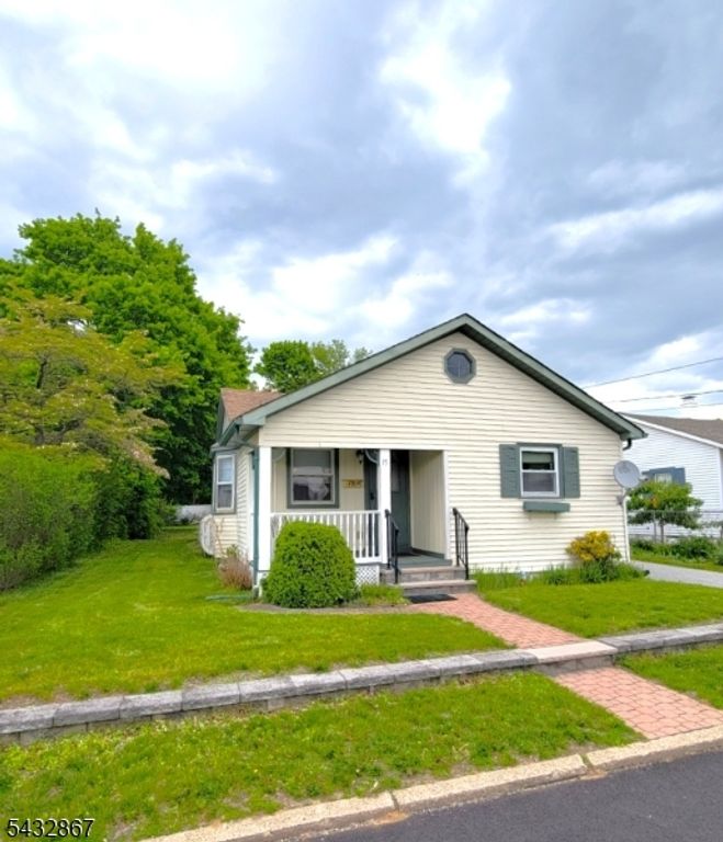 35 Butler St, Franklin Boro, NJ 07416