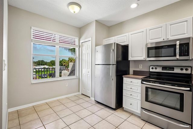 1400 WATER VIEW DRIVE W 202, Largo, FL 33771