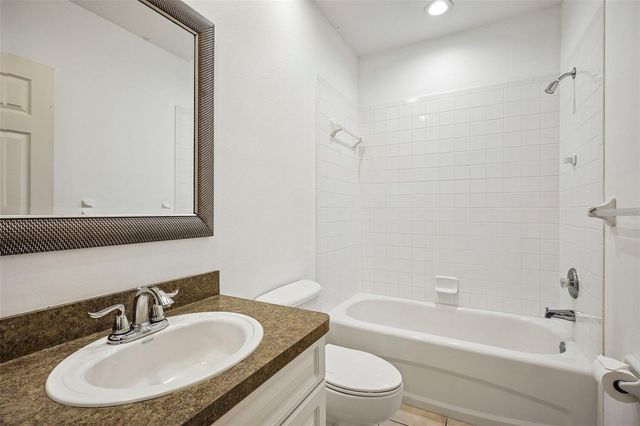 1400 WATER VIEW DRIVE W 202, Largo, FL 33771