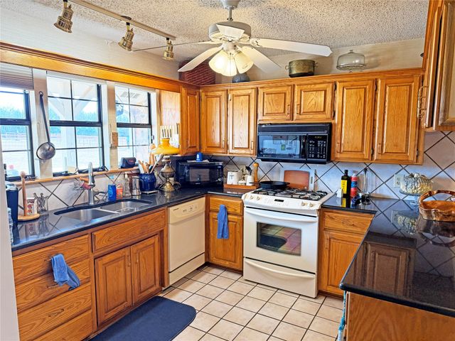 5393 State Highway 5, Van Alstyne, TX 75495