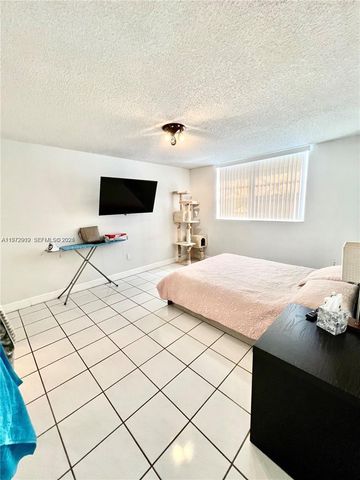 1990 Marseille Dr 303, Miami Beach, FL 33141