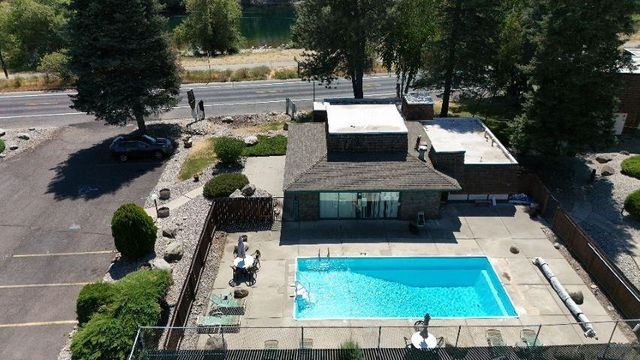 2121 E Upriver Dr, Spokane, WA 99207