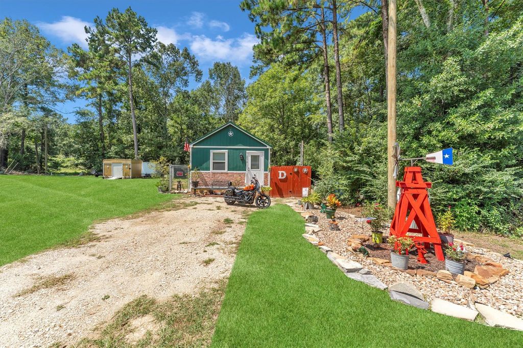 2075 Mangum Road, Livingston, TX 77351