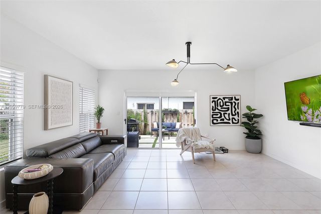 357 NE 1st Dr, Florida City, FL 33034