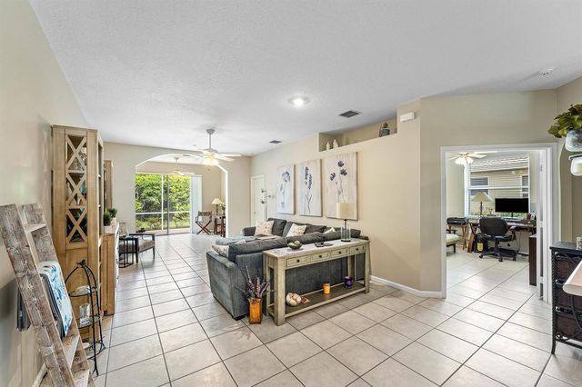 10760 Royal Caribbean Circle, Boynton Beach, FL 33437
