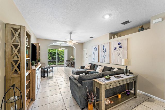 10760 Royal Caribbean Circle, Boynton Beach, FL 33437