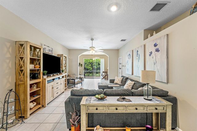 10760 Royal Caribbean Circle, Boynton Beach, FL 33437