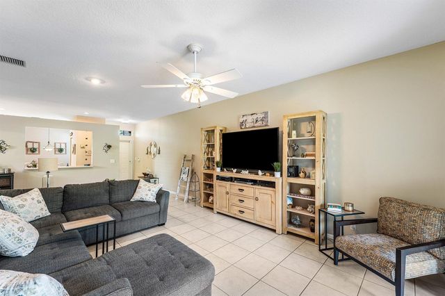 10760 Royal Caribbean Circle, Boynton Beach, FL 33437