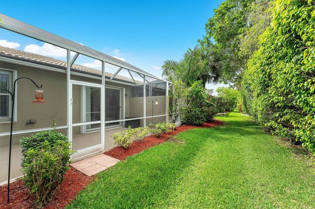 10760 Royal Caribbean Circle, Boynton Beach, FL 33437