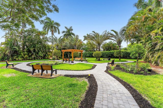 10760 Royal Caribbean Circle, Boynton Beach, FL 33437