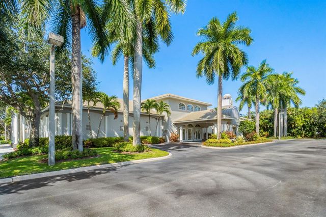 10760 Royal Caribbean Circle, Boynton Beach, FL 33437