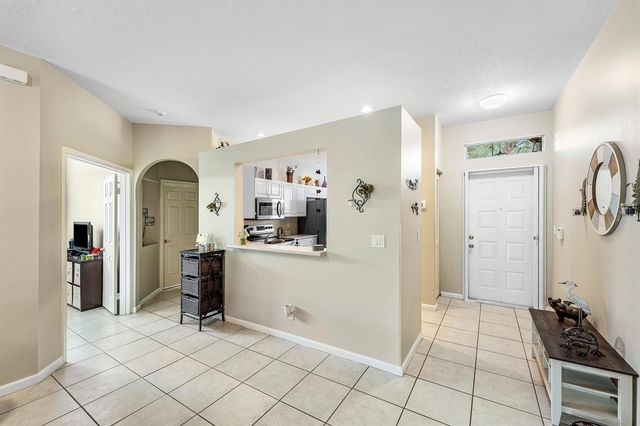 10760 Royal Caribbean Circle, Boynton Beach, FL 33437