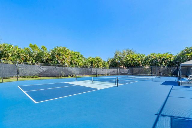 10760 Royal Caribbean Circle, Boynton Beach, FL 33437