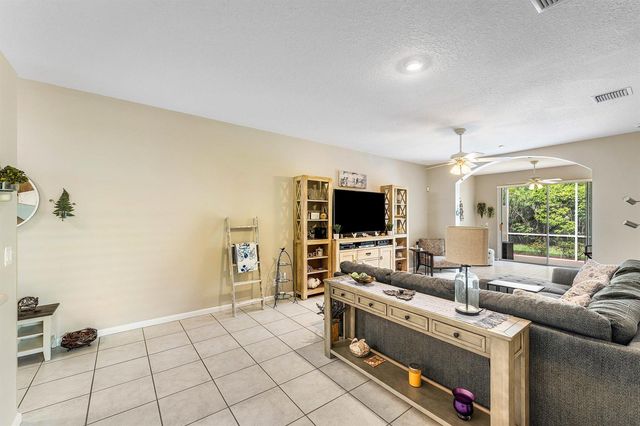 10760 Royal Caribbean Circle, Boynton Beach, FL 33437