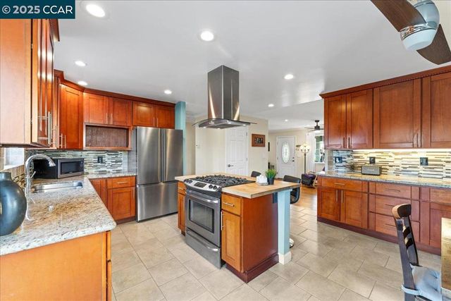 1236 Highland Blvd, Hayward, CA 94542