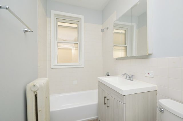 9110 Keating Avenue 2, Skokie, IL 60076
