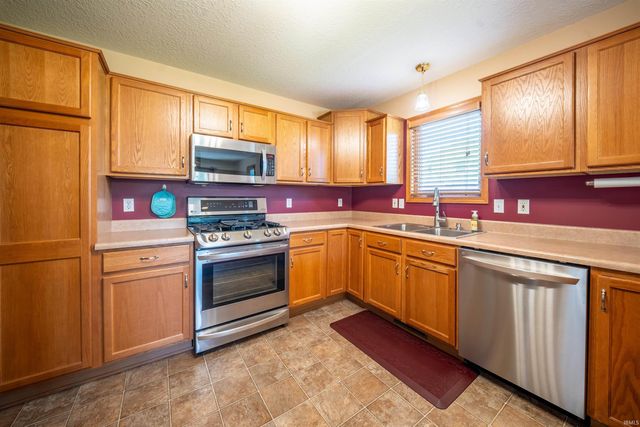 9418 Greyhawk Drive, Fort Wayne, IN 46835