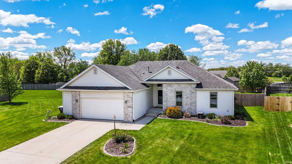 9418 Greyhawk Drive, Fort Wayne, IN 46835