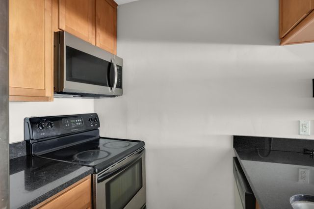 520 Ridgewood Avenue 102, Minneapolis, MN 55403