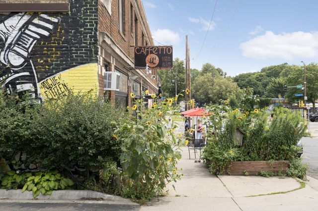 520 Ridgewood Avenue 102, Minneapolis, MN 55403
