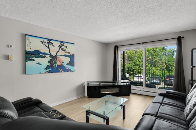 520 Ridgewood Avenue 102, Minneapolis, MN 55403