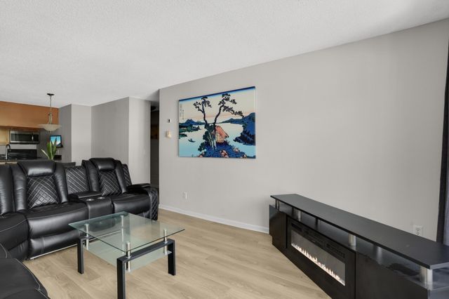 520 Ridgewood Avenue 102, Minneapolis, MN 55403