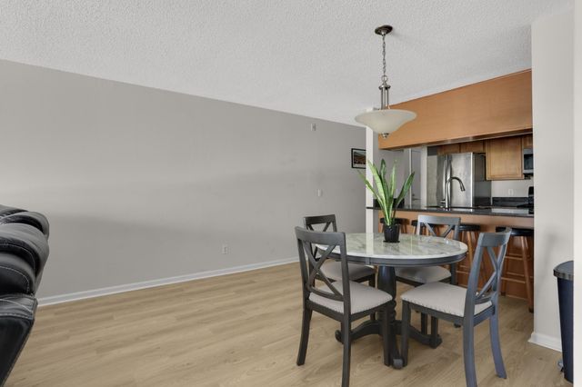 520 Ridgewood Avenue 102, Minneapolis, MN 55403