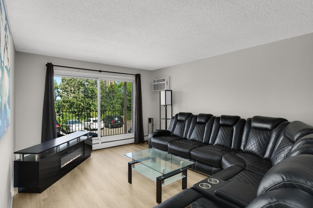 520 Ridgewood Avenue 102, Minneapolis, MN 55403 — photo 5
