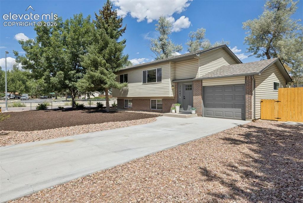 3704 Surrey Lane, Colorado Springs, CO 80918 — photo 2