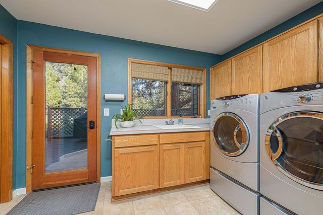 1648 NW Summit Drive, Bend, OR 97703